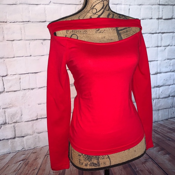 ❤️ SOLD NWOT Gorgeous offshoulder cutout front top - Picture 4 of 7